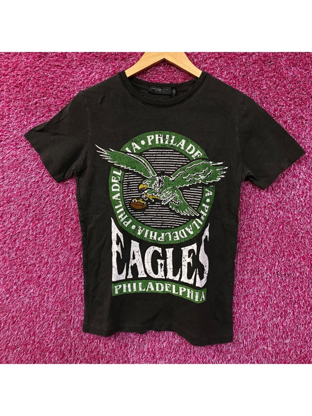 Junk Food Philadelphia Eagles Crest Tshirt size XS